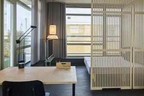 Suite Deluxe | Ropa de cama hipoalergénica y caja de seguridad en la habitación 