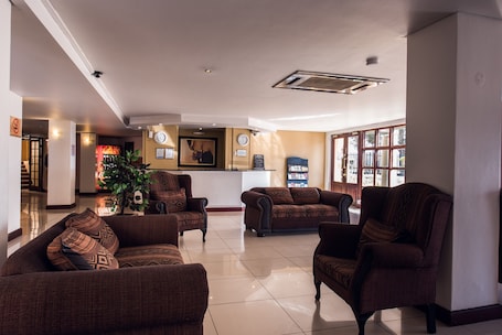 Lobby. Airport Inn and Suites