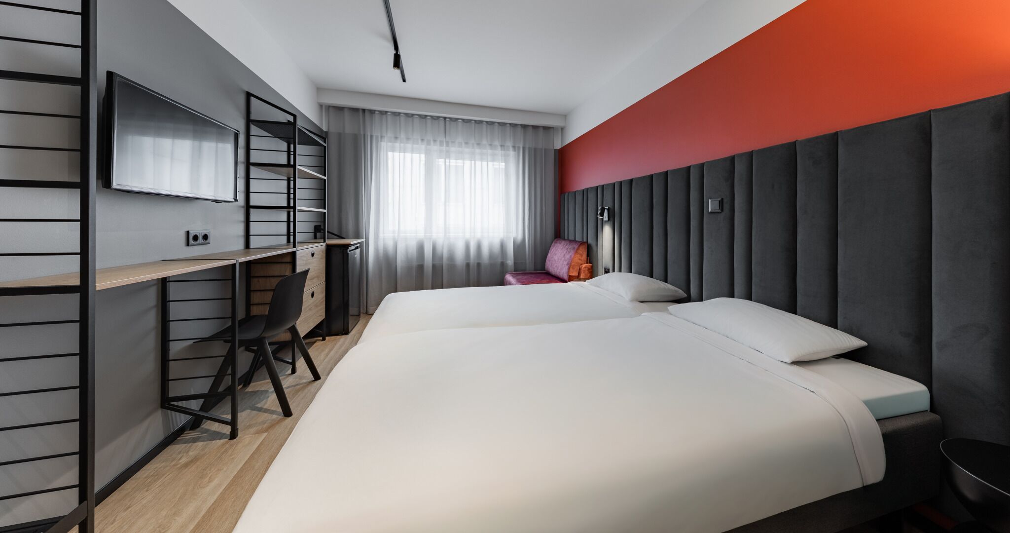 خزنة داخل الغرفة ومكتب وواي فاي مجانًا وملاءات أسرّة