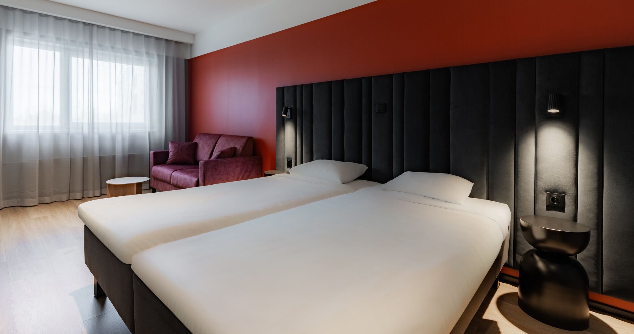 家庭房 | 客房内保险箱、办公桌、免费 WiFi、床单