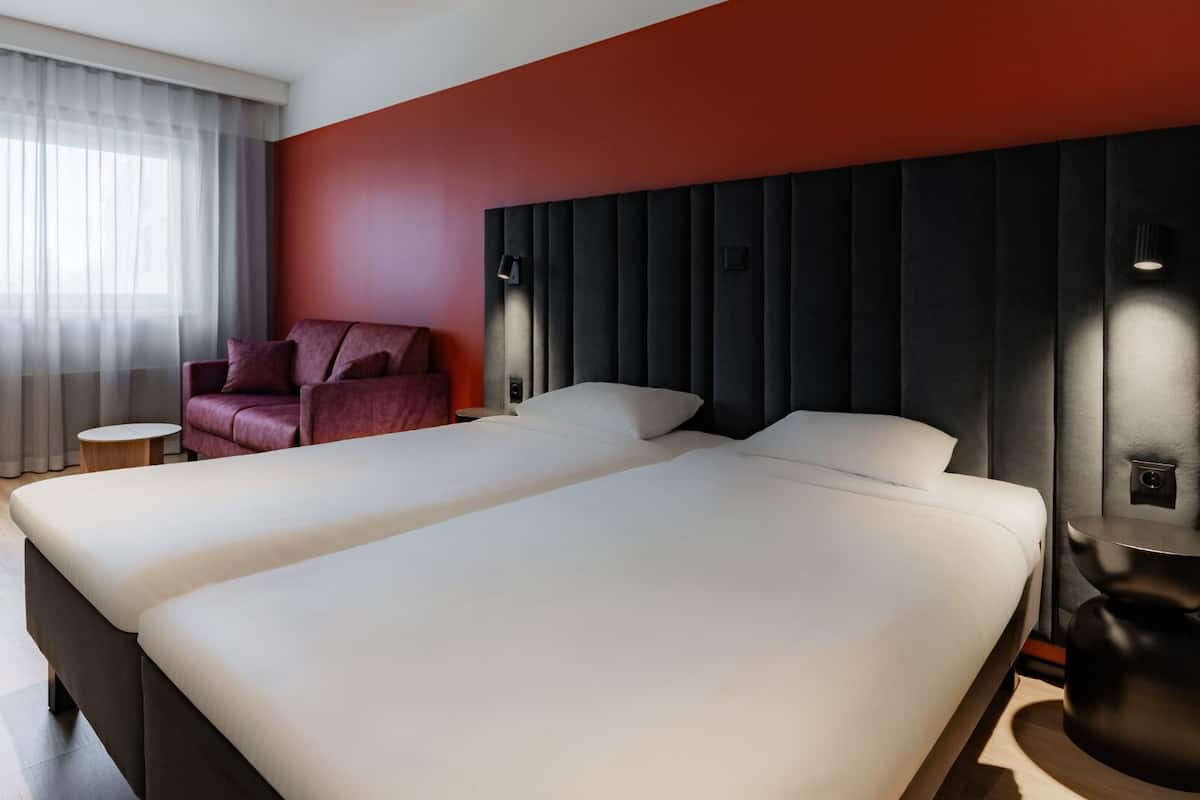 家庭房 | 客房内保险箱、办公桌、免费 WiFi、床单