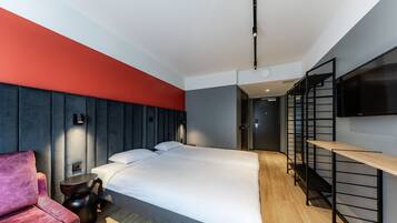 Double Room | In-room safe, desk, free WiFi, bed sheets