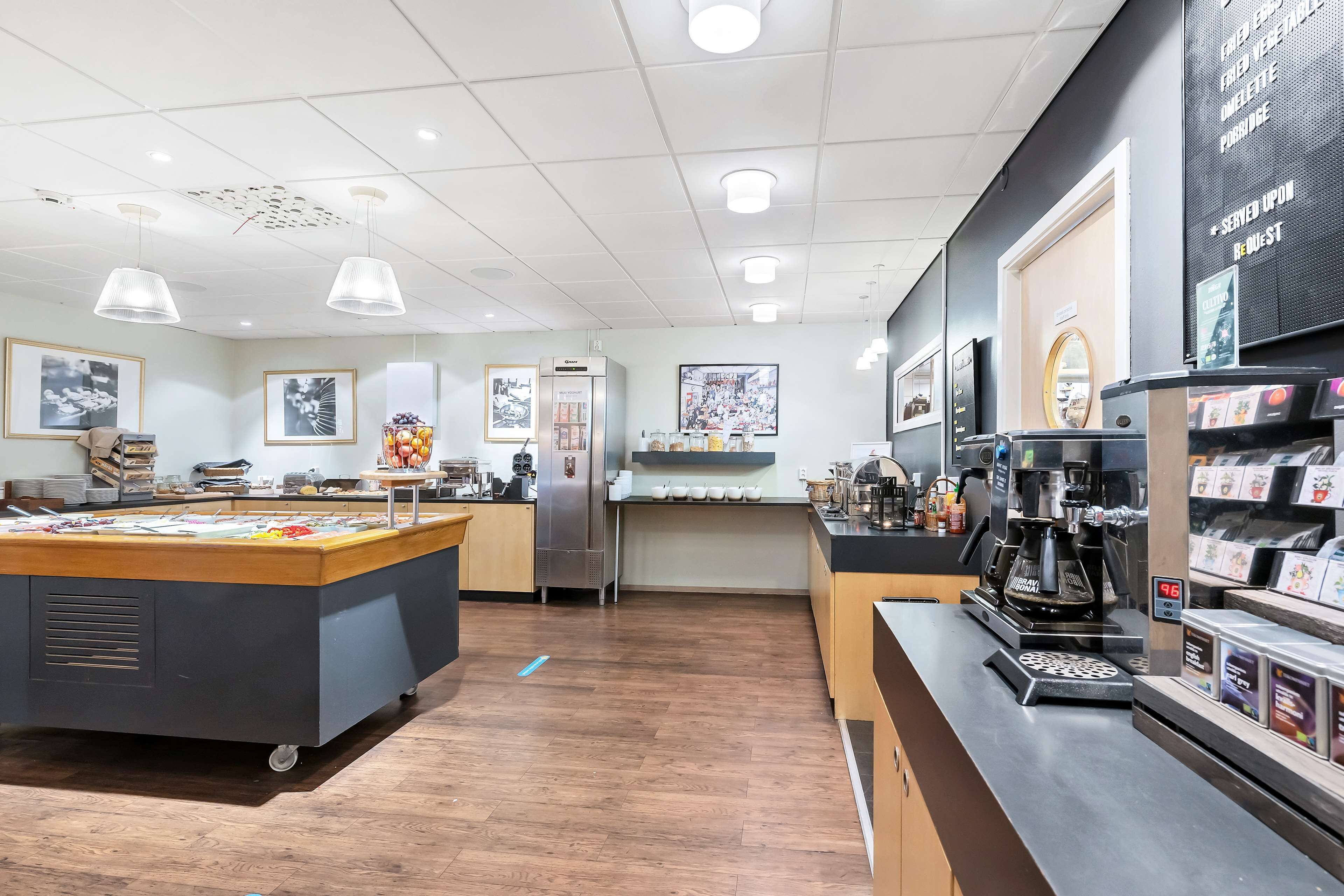 Desayuno completo gratuito y diario