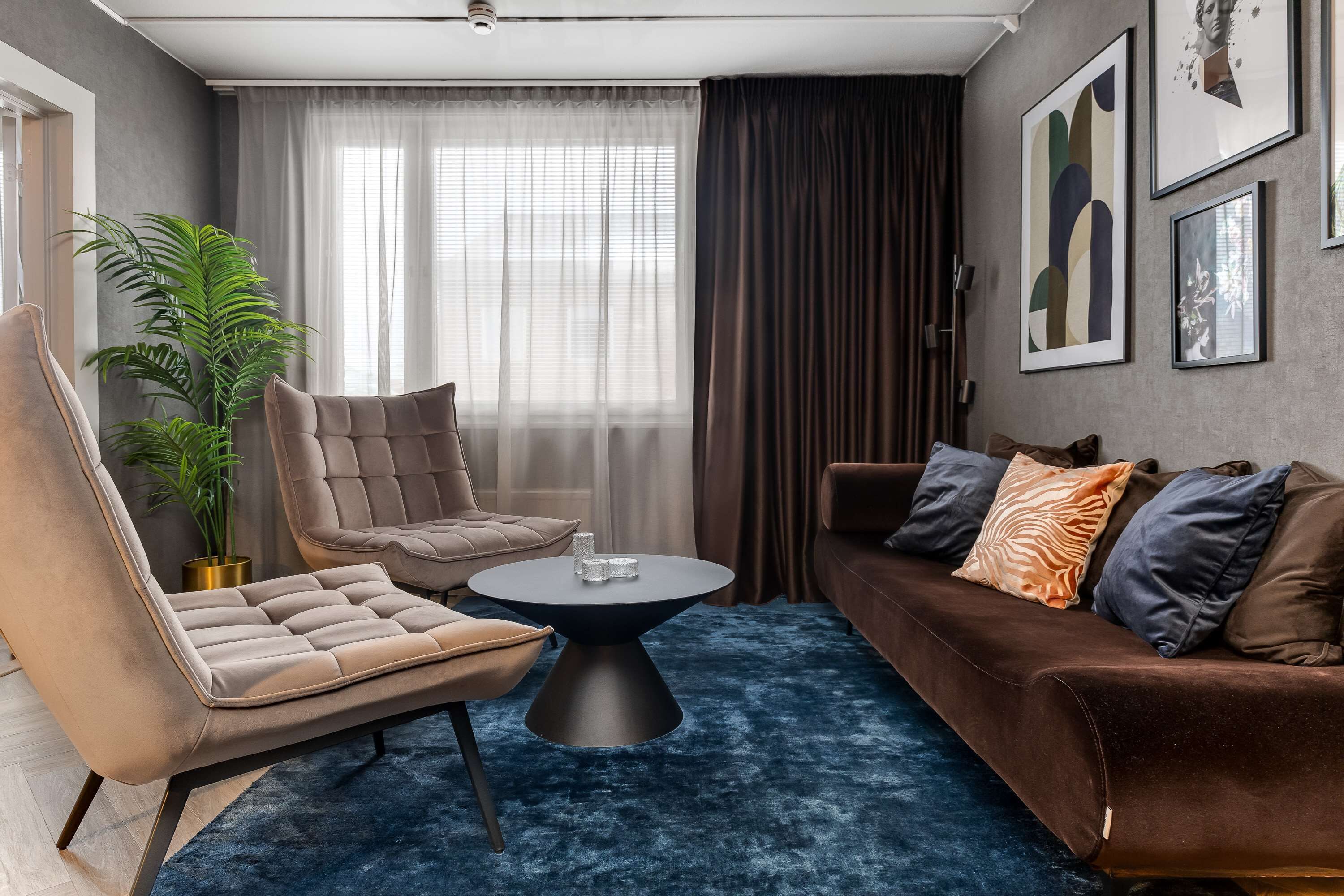 suite, 1 king bed, non smoking | 1 bedroom, in-room safe, individually decorated, desk