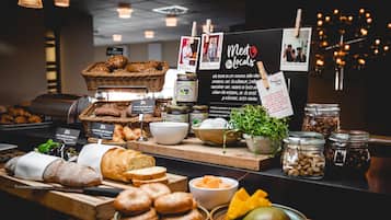 Free daily full breakfast