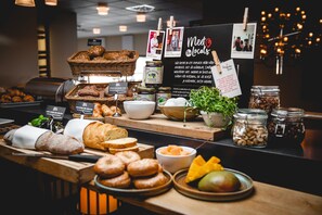 Petit déjeuner complet compris tous les jours