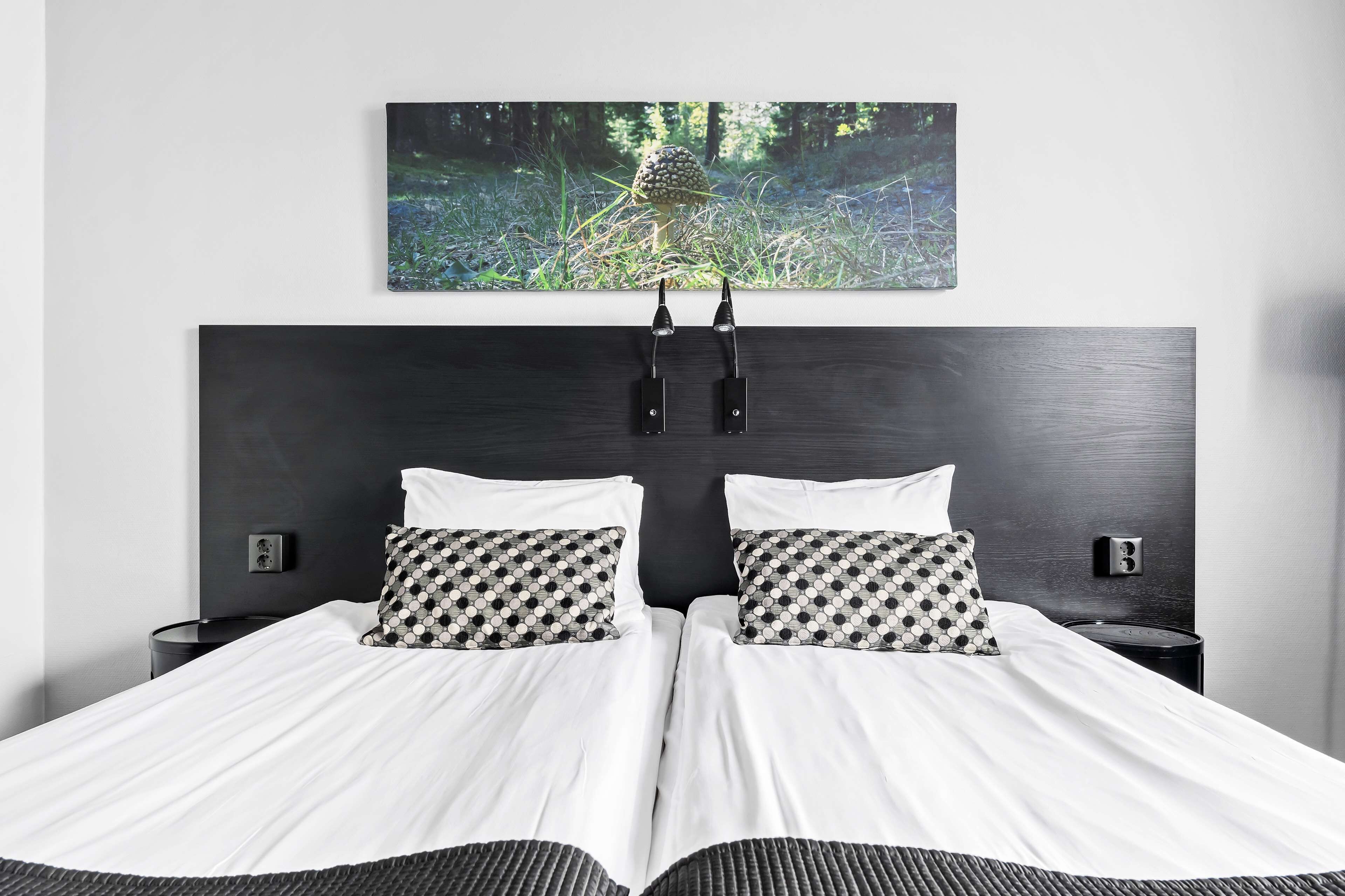 Quarto superior, 2 camas de solteiro, para não fumantes | Cofres nos quartos, escrivaninha, espaço de trabalho para notebook