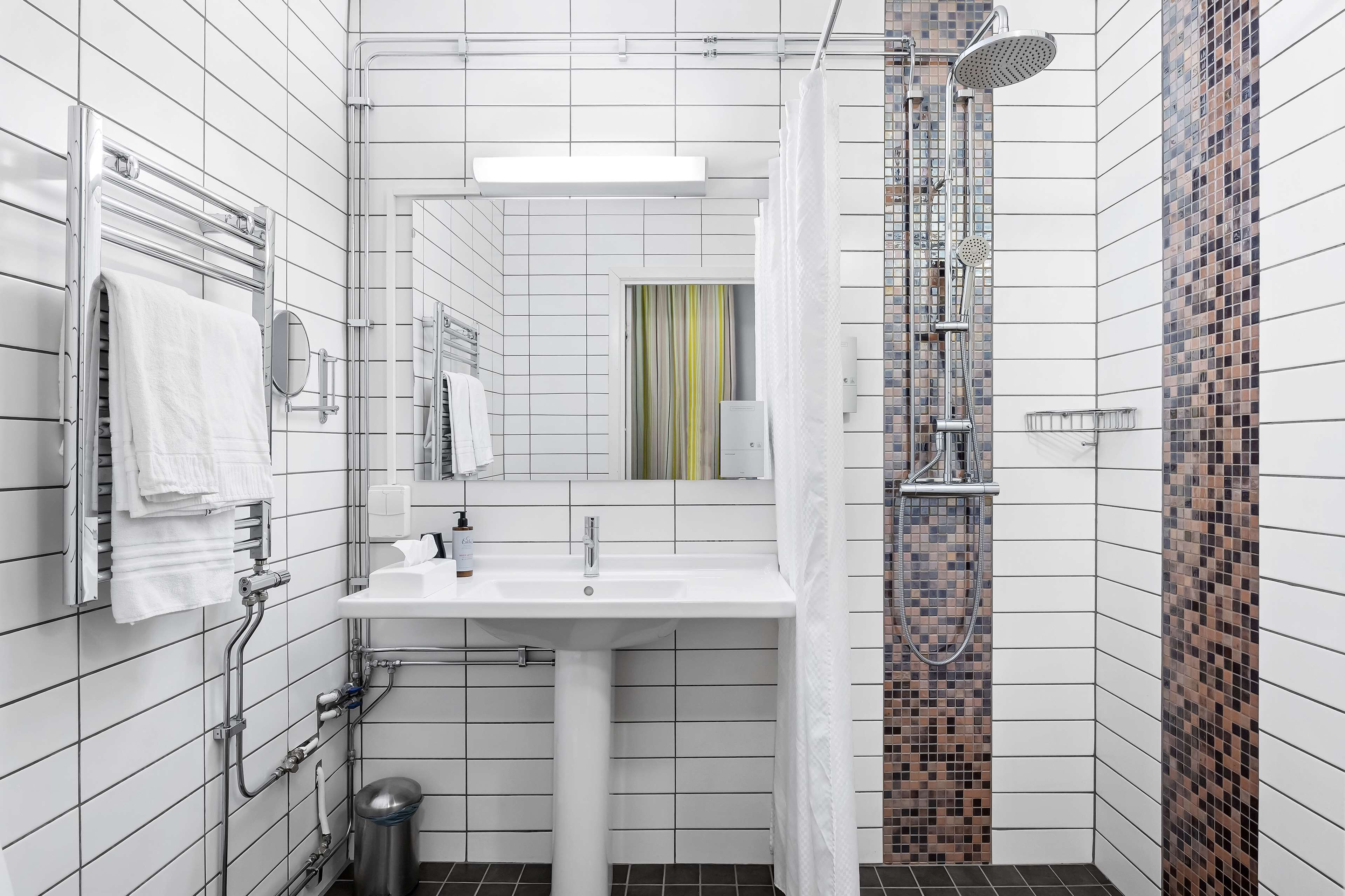 superior room, 2 single beds, non smoking | bathroom | free toiletries, hair dryer, towels, soap