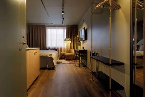Business Room, 1 Queen Bed, Non Smoking
