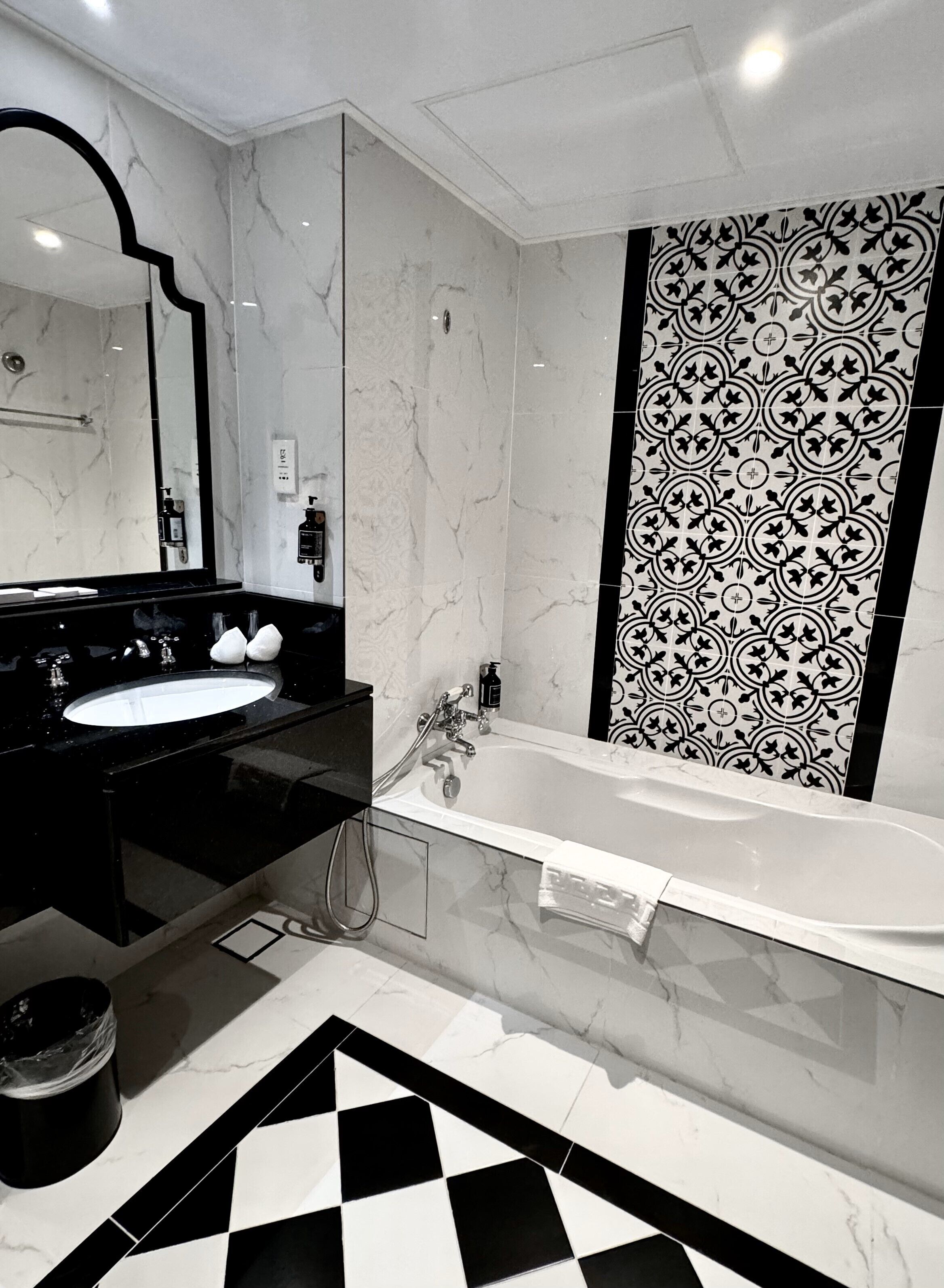 prestige suite room | bathroom | shower, free toiletries, hair dryer, bidet