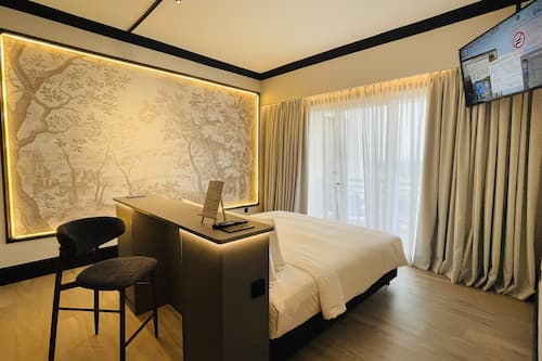 Chambre exclusive | Minibar, coffre-fort, bureau, système d’insonorisation