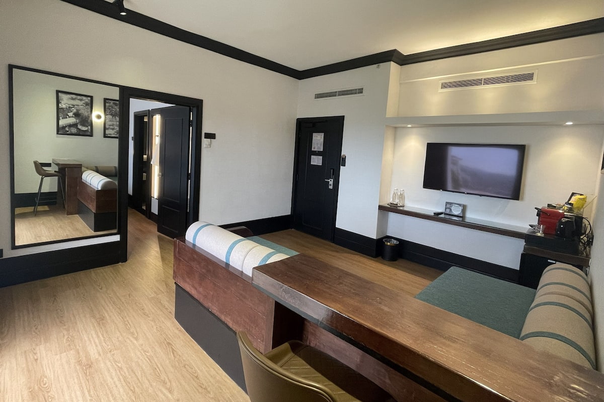 Khazanah Suite | Living area