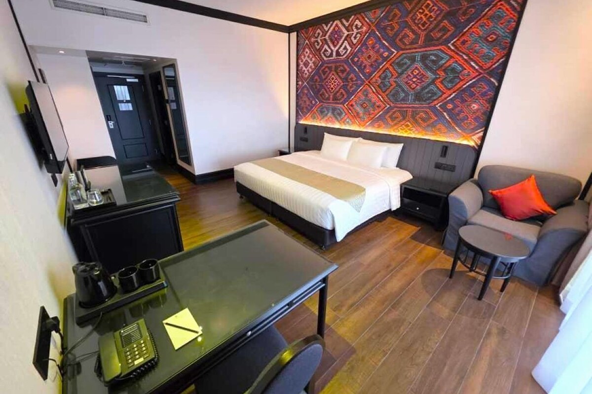 Heritage Room | Minibar, in-room safe, desk, soundproofing