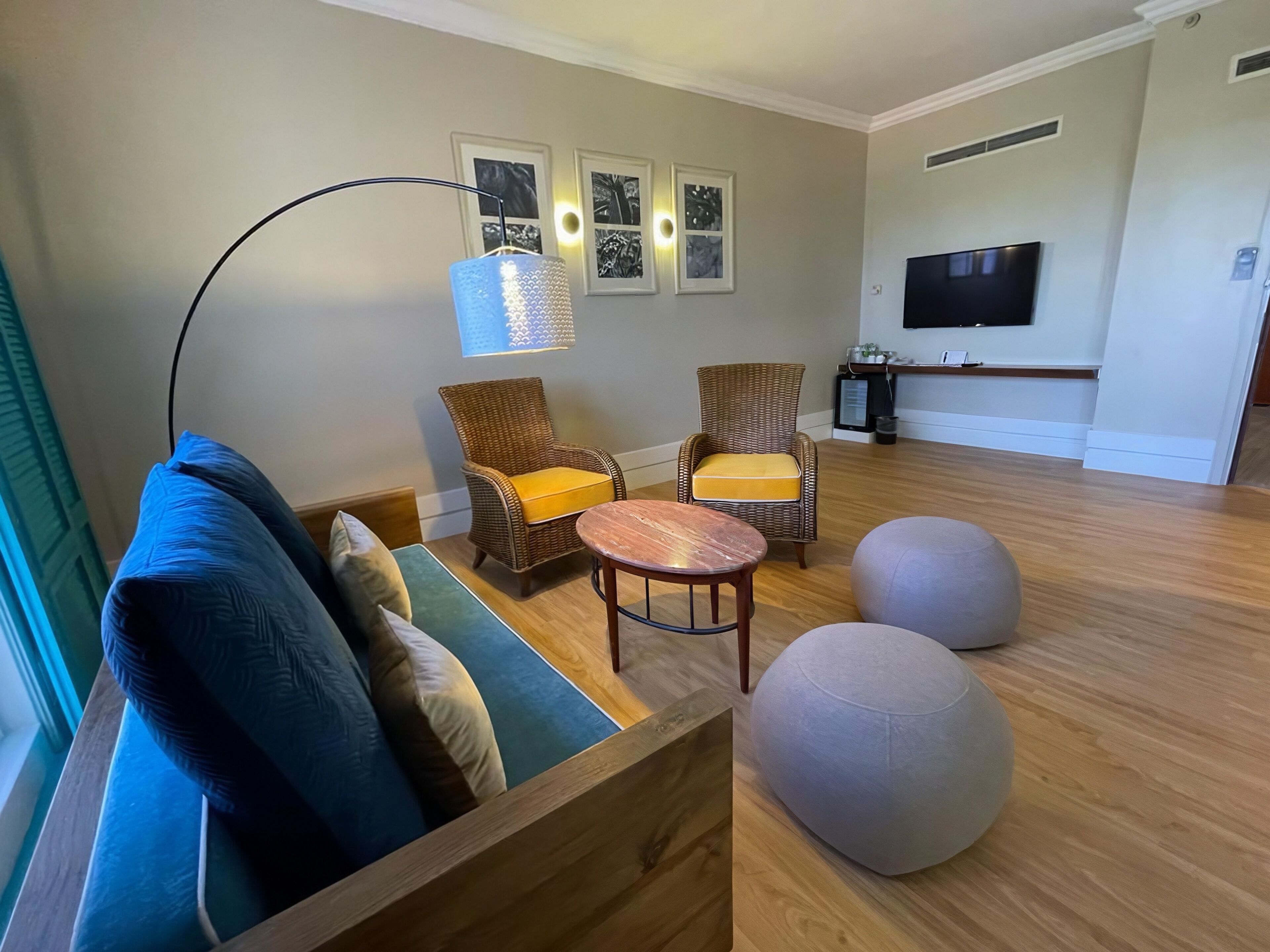 suite room | 1 bedroom, minibar, in-room safe, desk