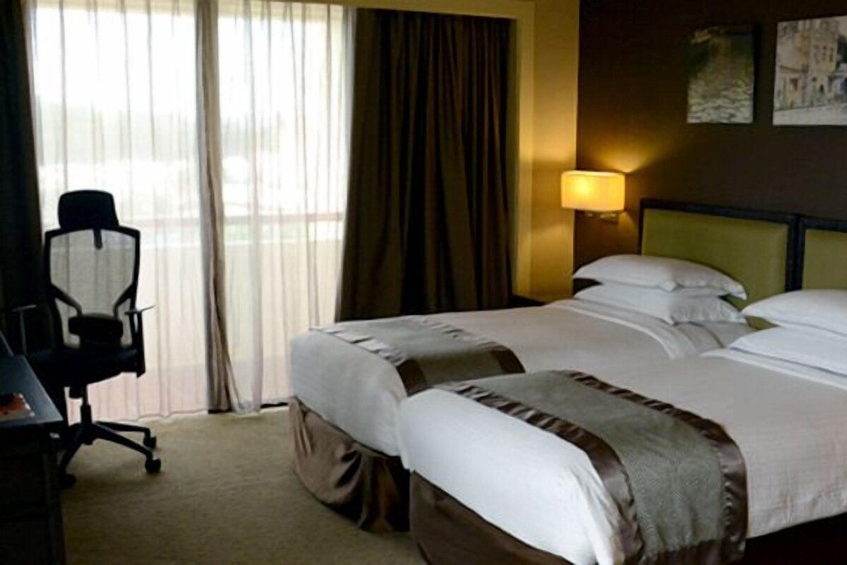 Club Room, 2 Twin Beds | Minibar, in-room safe, desk, blackout drapes