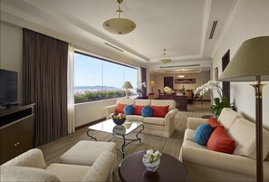 Premium bedding, down duvets, pillow-top beds, minibar - Hotel Equatorial Penang (George Town)