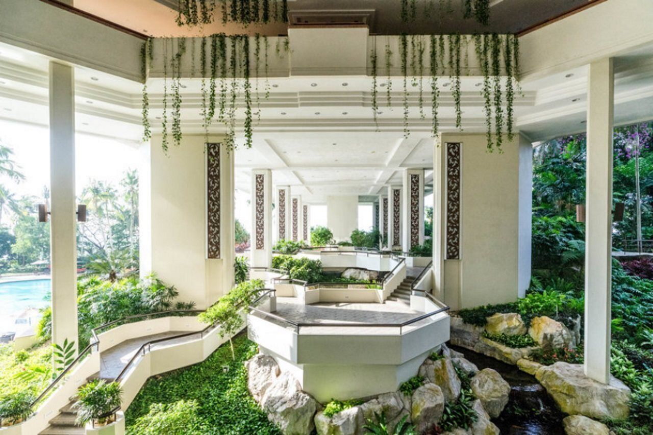 Separate tub and shower, rainfall showerhead, free toiletries