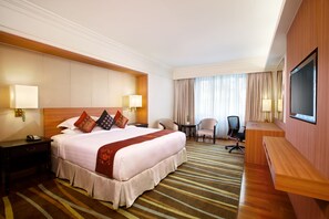 Serviced Suite | In-room safe, desk, blackout drapes, iron/ironing board - PARKROYAL Yangon (Yangon)