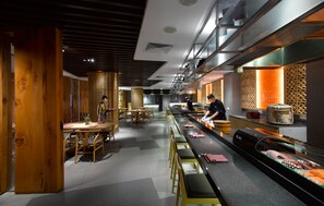 3 restaurants; breakfast, lunch, and dinner served - PARKROYAL Yangon (Yangon)
