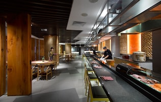 3 restaurantes; se sirve desayuno, almuerzo y cena