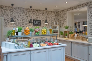 Petit déjeuner compris tous les jours