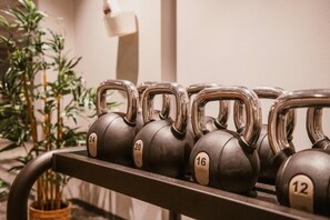 A set of numbered kettlebells on a rack. - Home Hotel Bastion (Oslo)