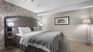 Habitación familiar, 1 cama doble con sofá cama | Escritorio, cortinas opacas, ropa de cama