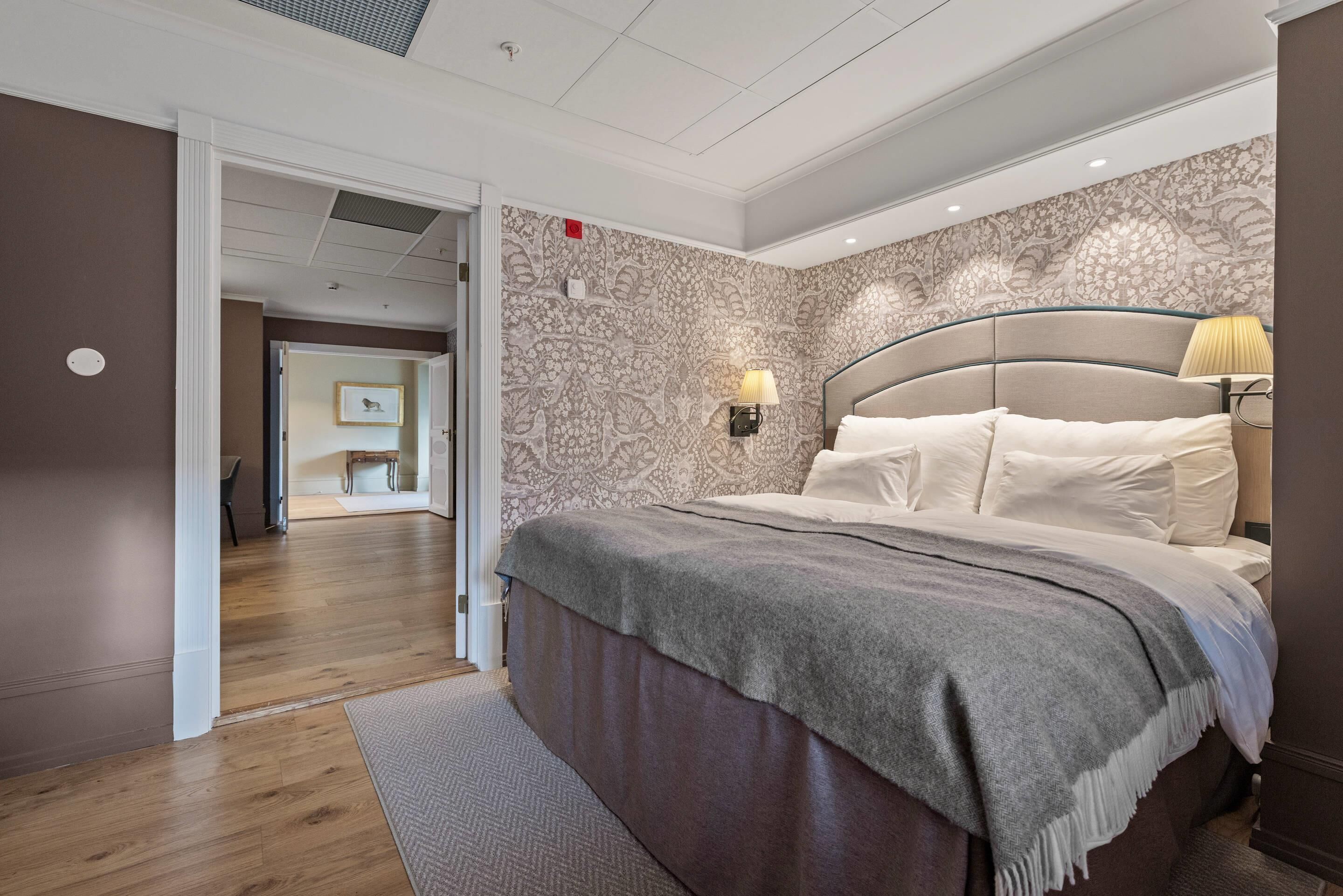 Suite, 1 lit double, non-fumeur | Bureau, rideaux d’obscurcissement, literie fournie