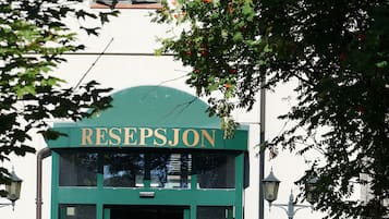 Pintu masuk properti
