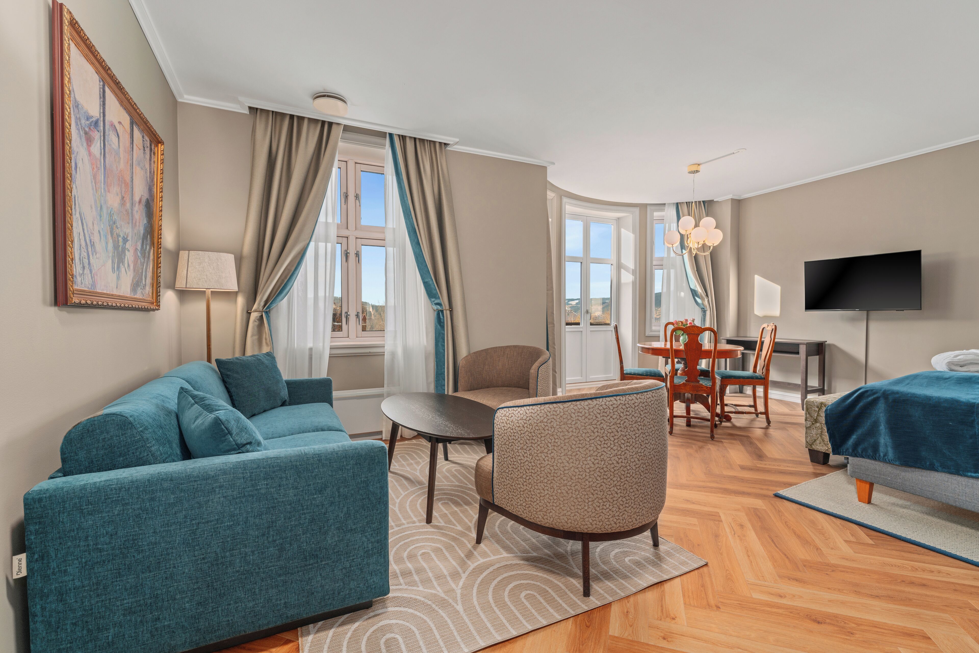 suite | living area | tv, books