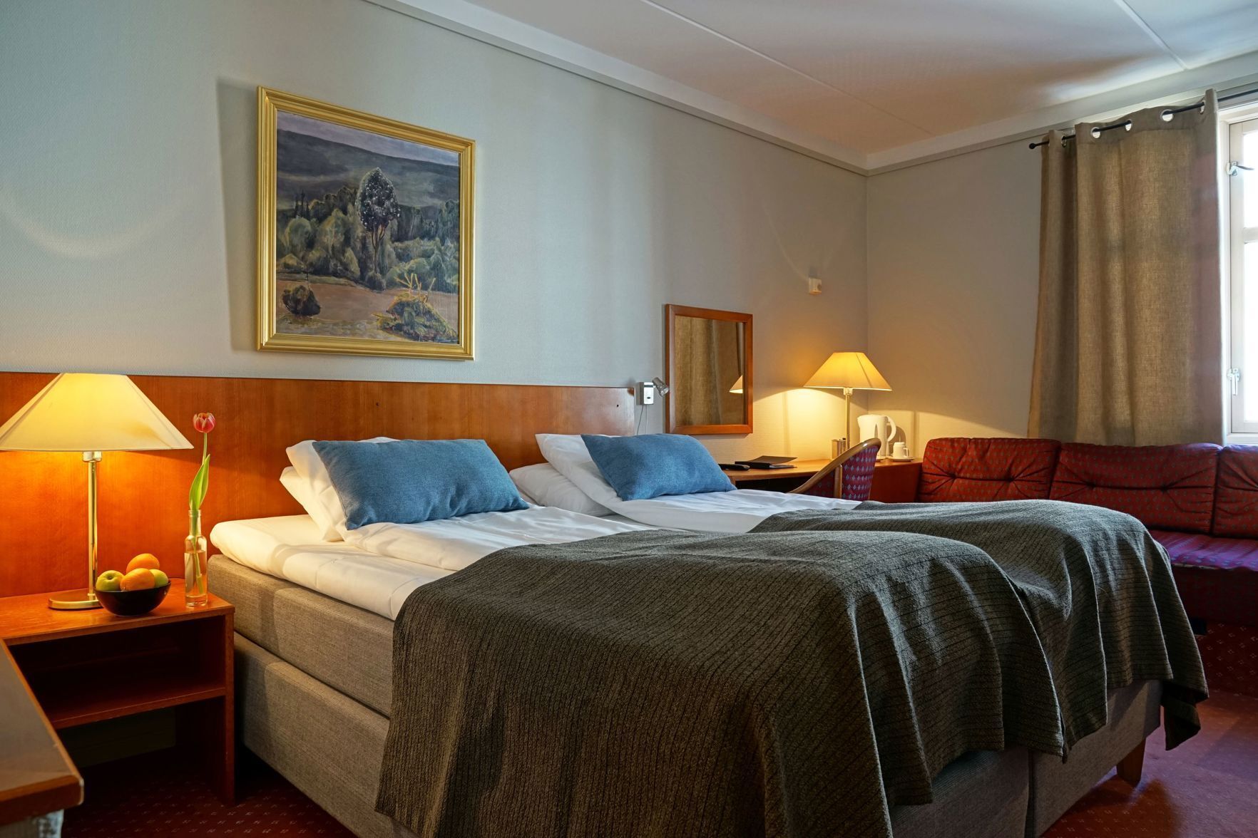 Ropa de cama de alta calidad y escritorio 