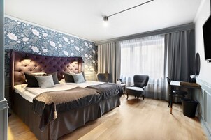 Habitación familiar, varias camas, no fumadores | Colchones con acolchado adicional y caja fuerte