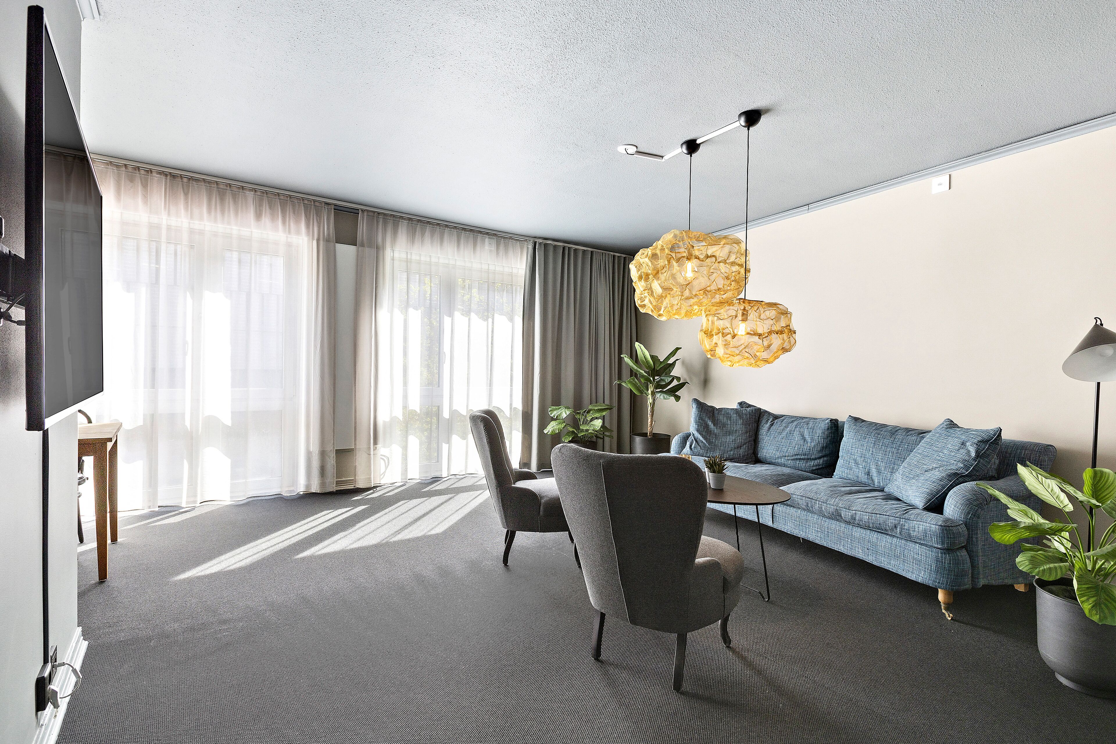 suite, 1 king bed, non smoking, kitchen (living room) | pillow-top beds, in-room safe, iron/ironing board, cots/infant beds