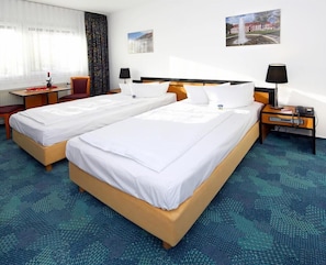 Standard Twin Room | Living area | 26-inch LCD TV with satellite channels, TV