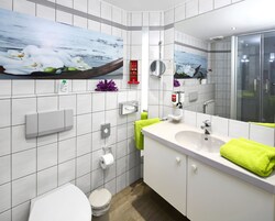 Ducha, artículos de tocador gratuitos, secador de pelo, toallas