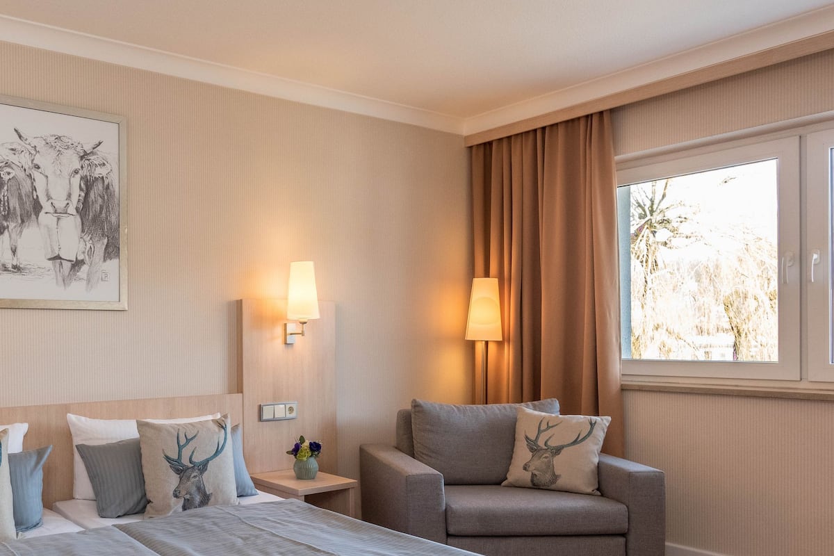 Chambre Double Standard (Landside) | Literie hypoallergénique, coffres-forts dans les chambres, bureau