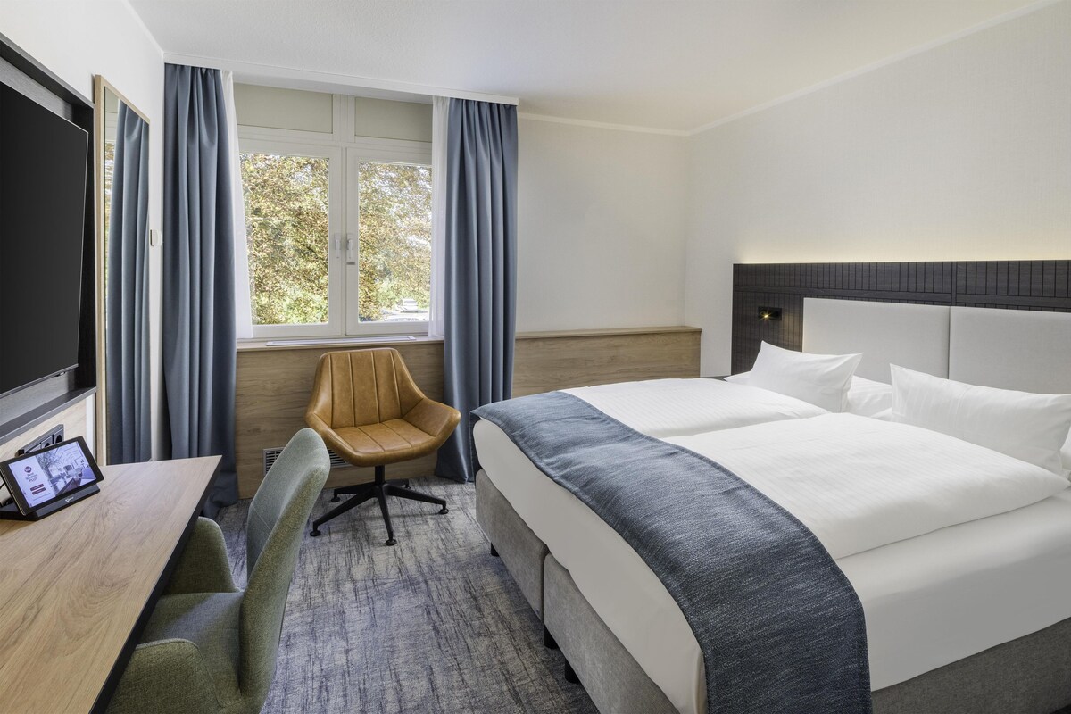 Standard Room, 1 Double Bed (Converts to 2 Twin Beds) | Premium bedding, in-room safe, blackout drapes