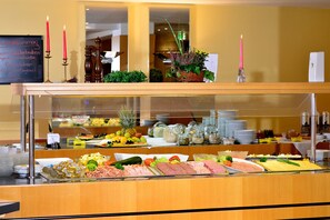 Morgenmadsbuffet hver dag (21 EUR pr. person)