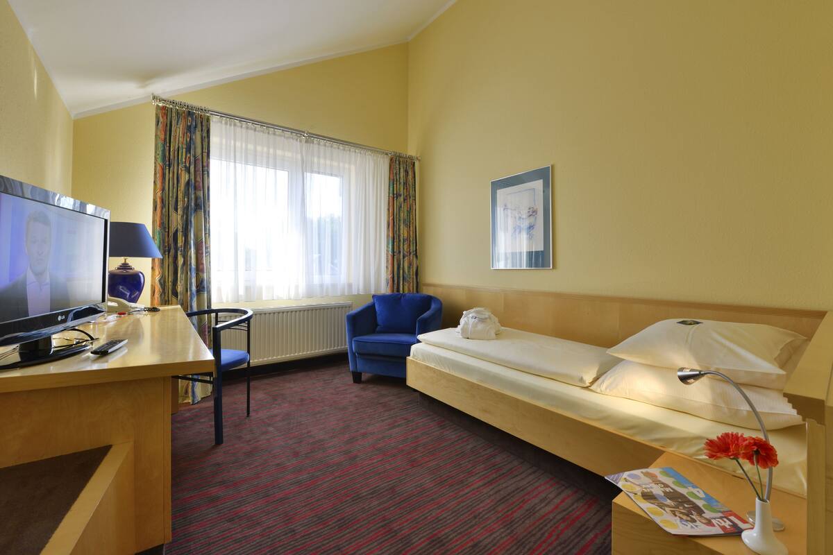 Comfort Single Room | Premium bedding, desk, laptop workspace, blackout drapes