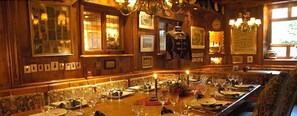2 restaurants, dinner served, French cuisine