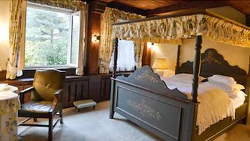 Salon Suite | Draps en coton égyptien, minibar, coffres-forts dans les chambres