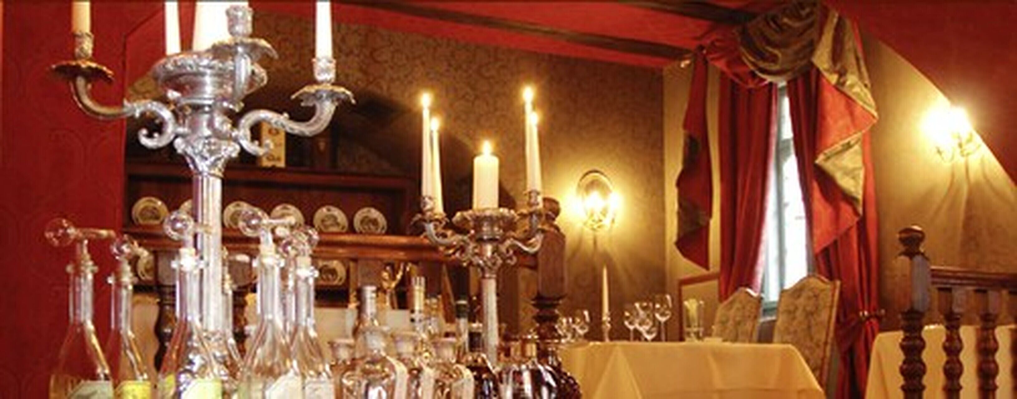 2 restaurants, dinner served, french cuisine