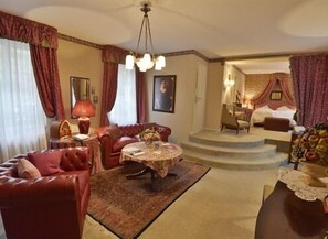 32-inch LED TV with satellite channels, TV - Die Hirschgasse Heidelberg (Heidelberg)