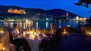 2 restaurants, dinner served, French cuisine