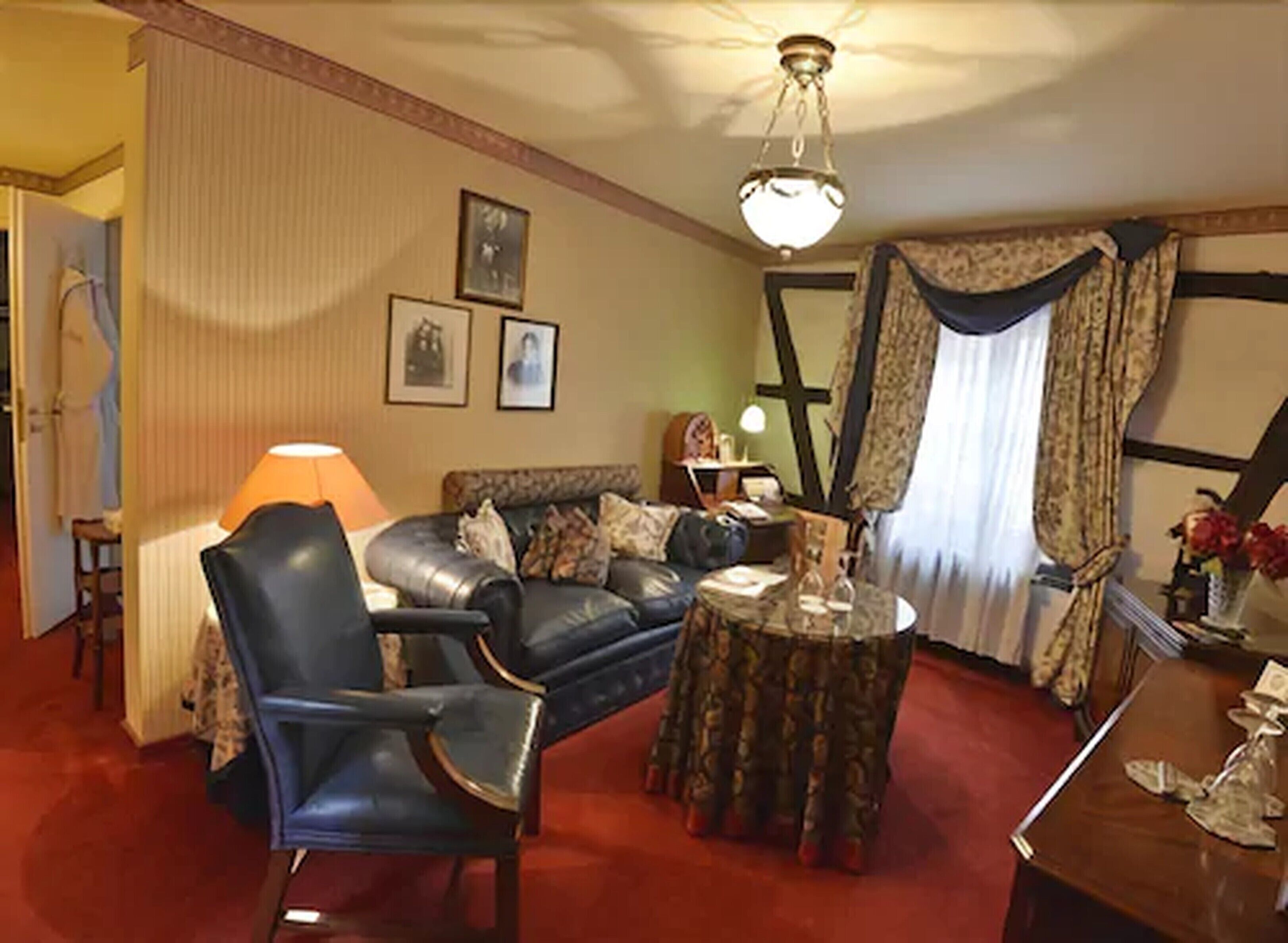 deluxe suite | living area | 32-inch led tv with satellite channels, tv