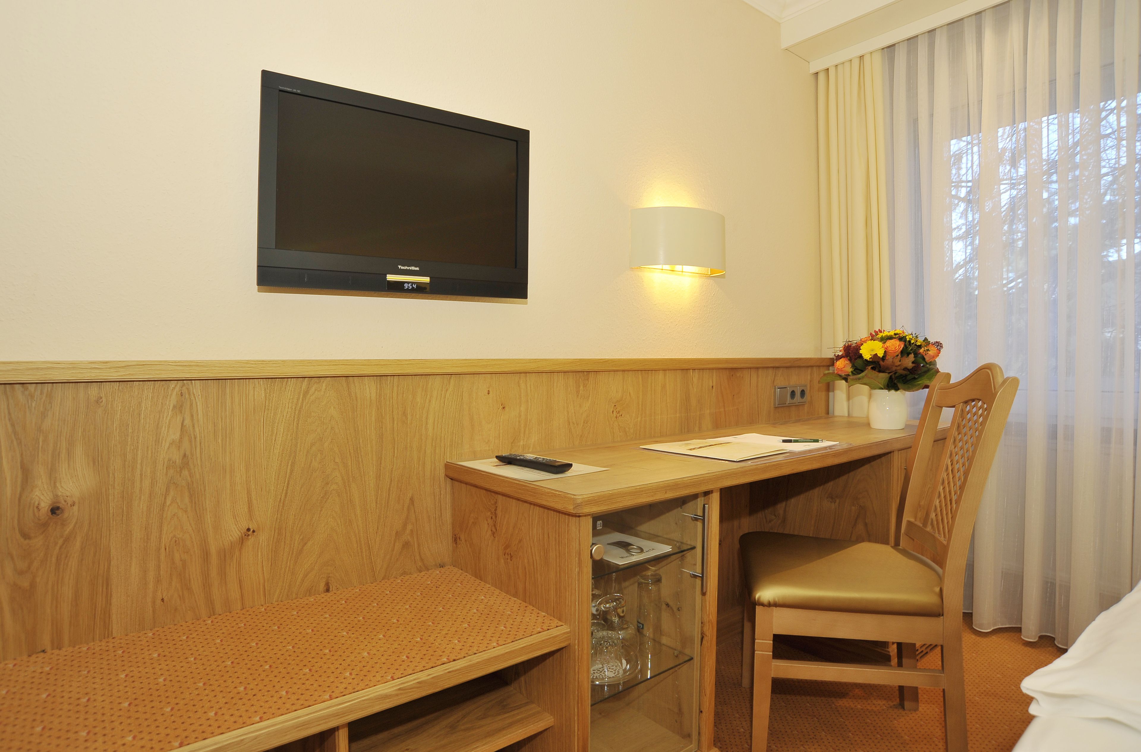 standard single room, 1 single bed | hypo-allergenic bedding, minibar, in-room safe, desk