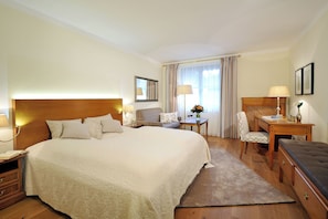 Habitación doble superior, 1 cama Queen size, vista a la montaña | 1 habitación, ropa de cama hipoalergénica y minibar
