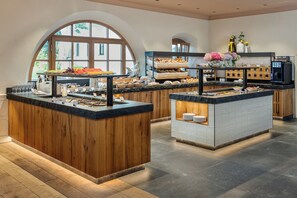 Free daily buffet breakfast - Gut Ising (Chieming)