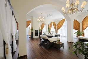 Couples treatment room(s), sauna, hot tub, steam room, body treatments