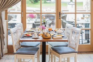 Buffet déjeuner gratuit tous les jours